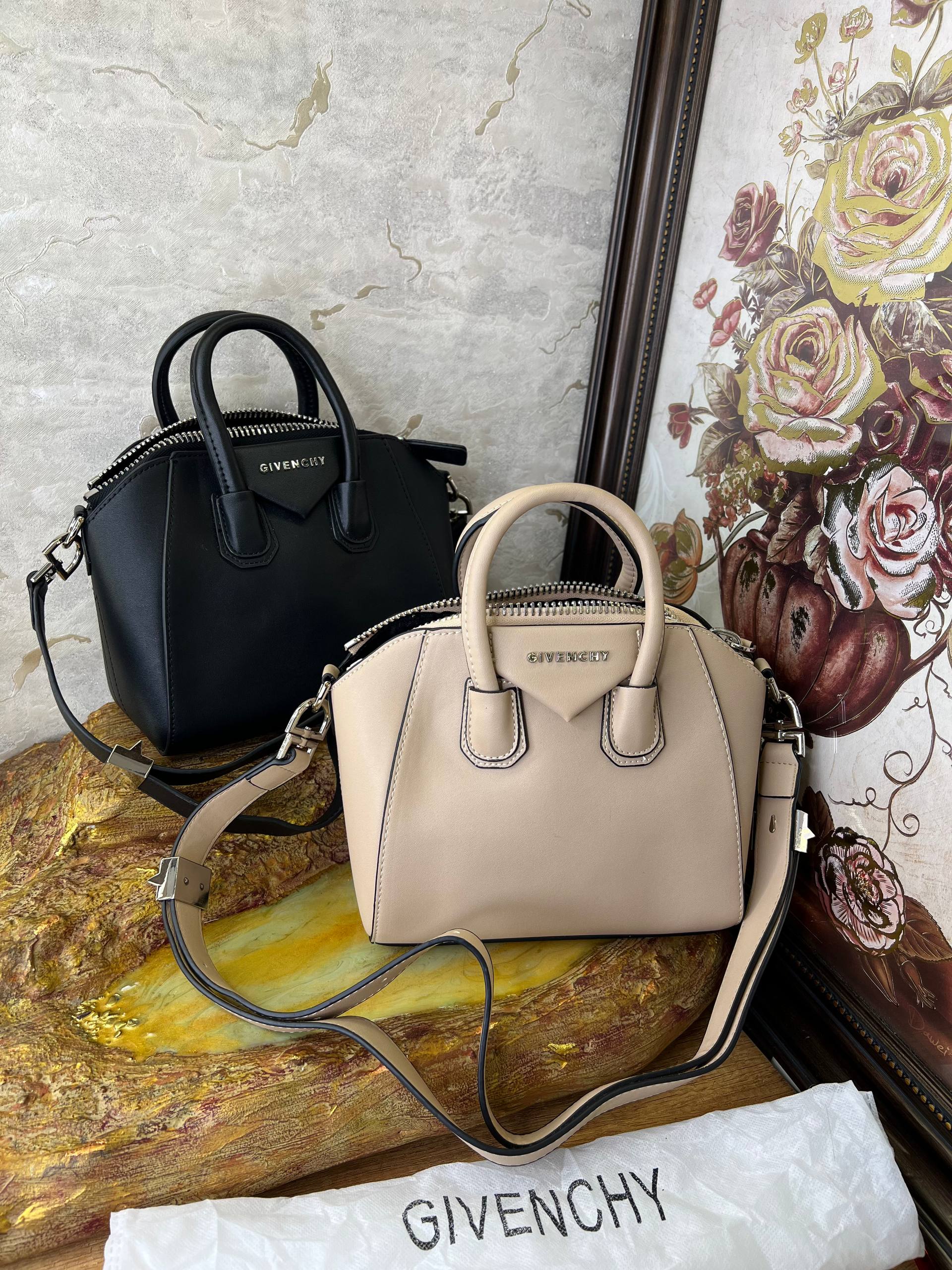 Givênchÿ Black Leather Small Antigona Satchel