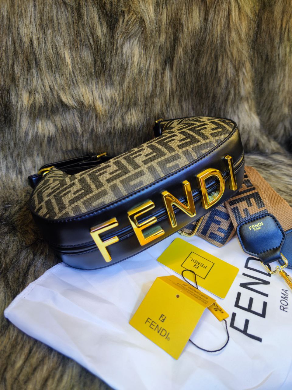 Fêndïgraphy Small
Sac en tissu jacquard FF marron