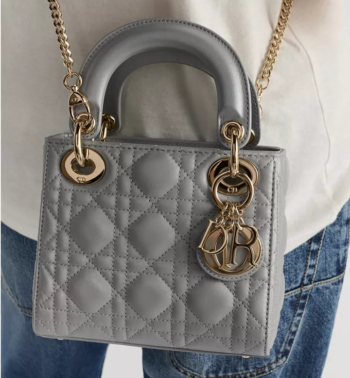 Sac Ladÿ Dior Mini
Cuir d'agneau Cannage perlé gris opalin