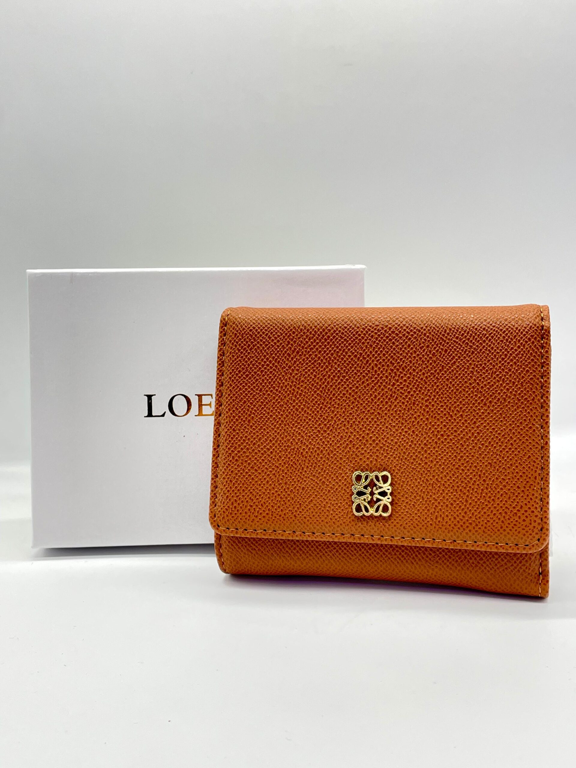 LÔËWE
Anagram textured wallet