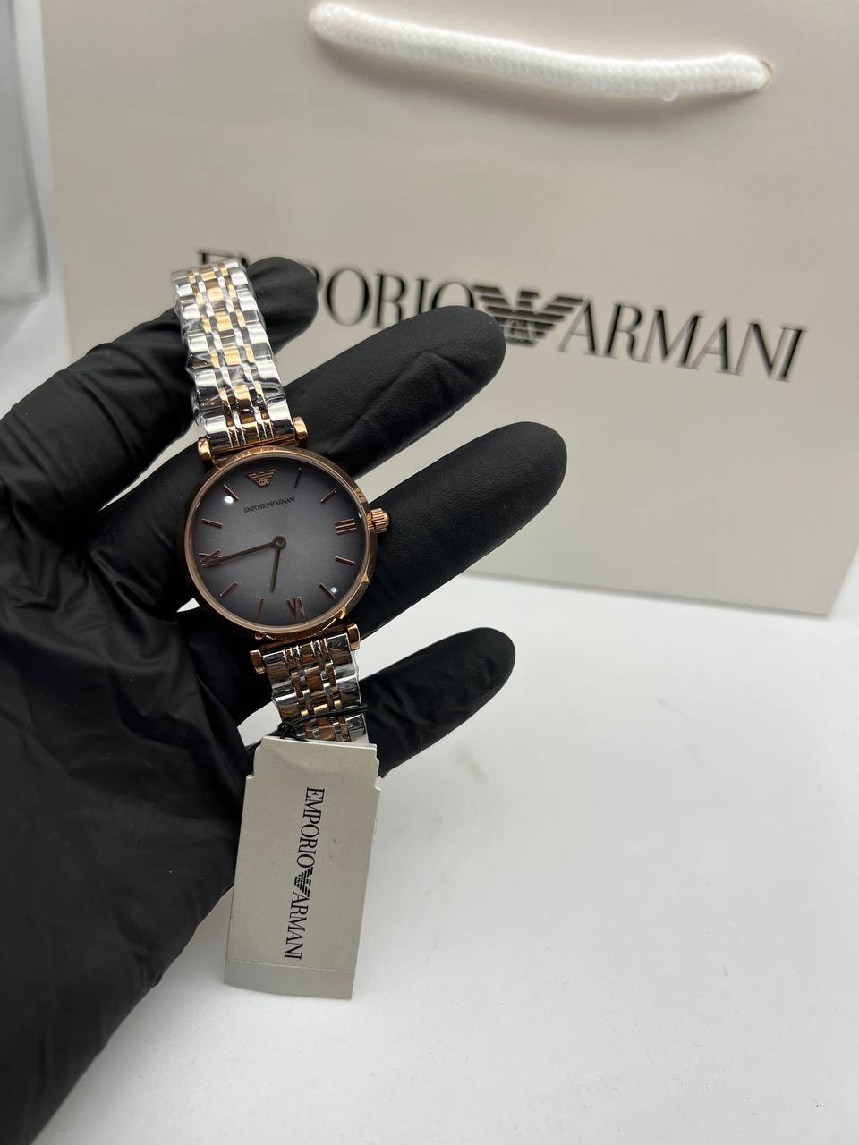 Montre Emporio Armani à deux aiguilles en acier inoxydable, bicolore, pour femme