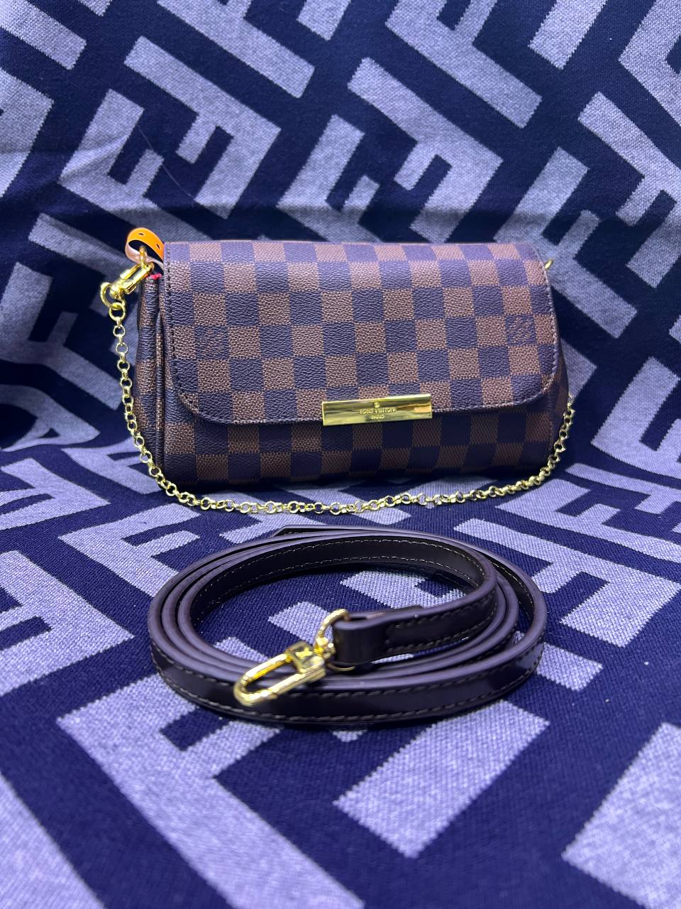 LV Sac à épaule Damier Favorite MM de Louis Vuitton Damier ebène