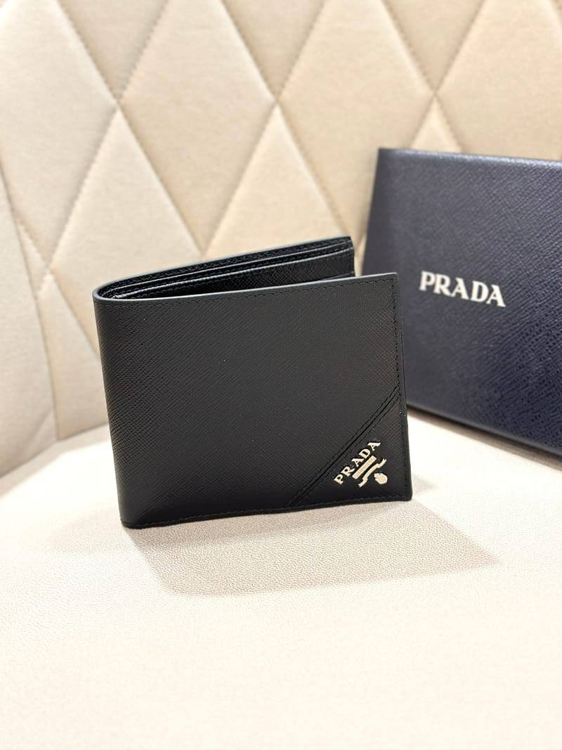 Pr@da
logo plaque bi-fold wallet