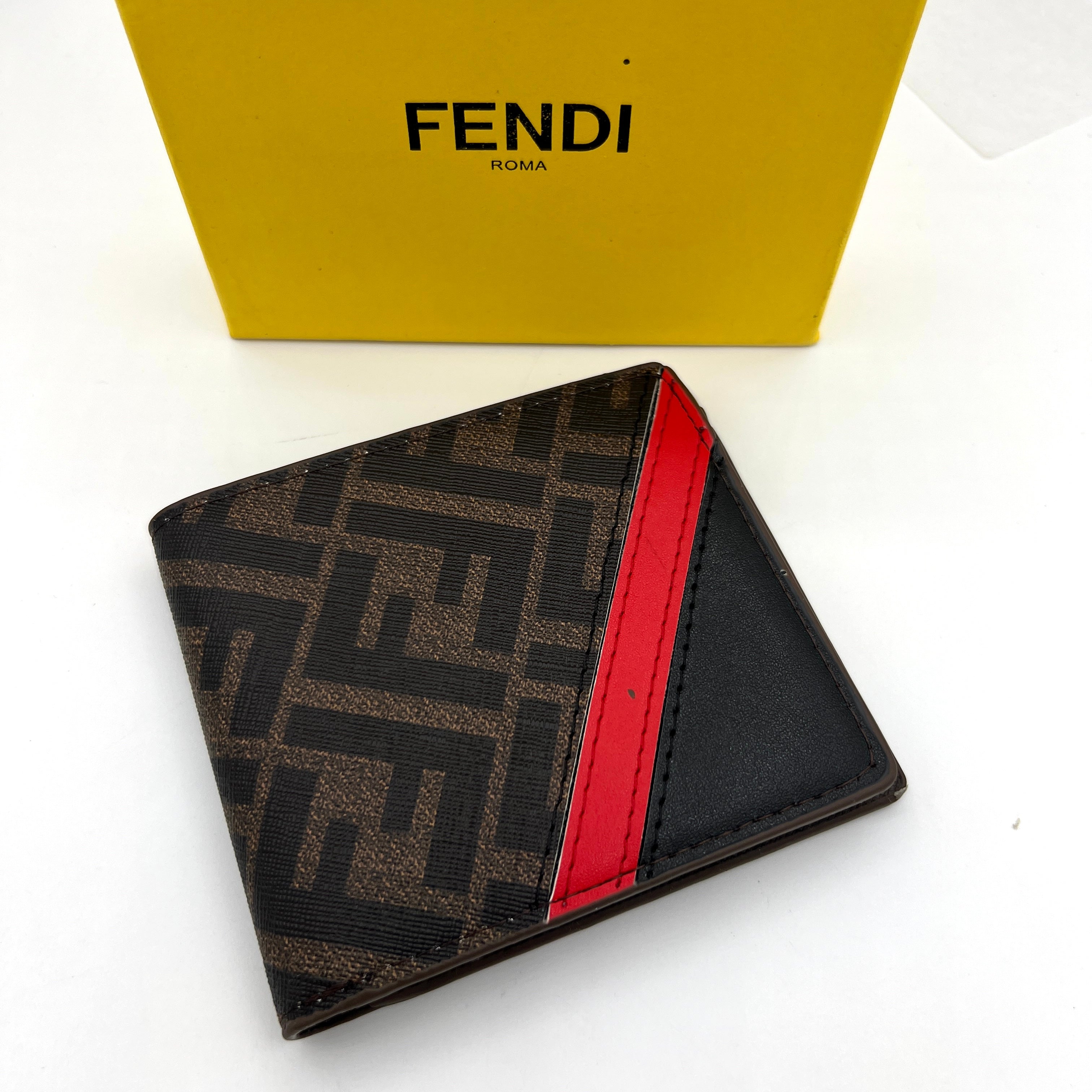 Fêndï 
Portefeuilles verni
Multicolore,