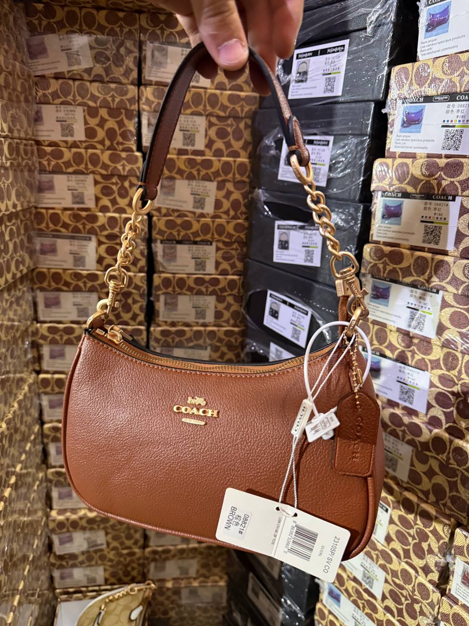 Co@ch Sac bandoulière Teri avec rivets