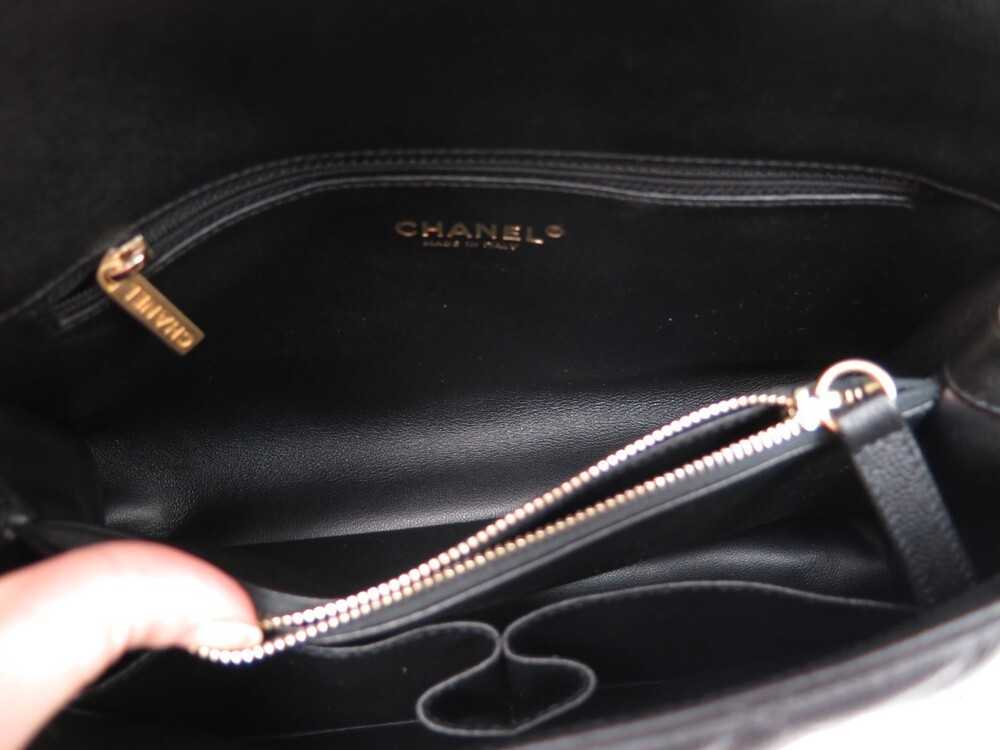 Coco Ch@nel - Petit sac à main à rabat en lézard caviar noir