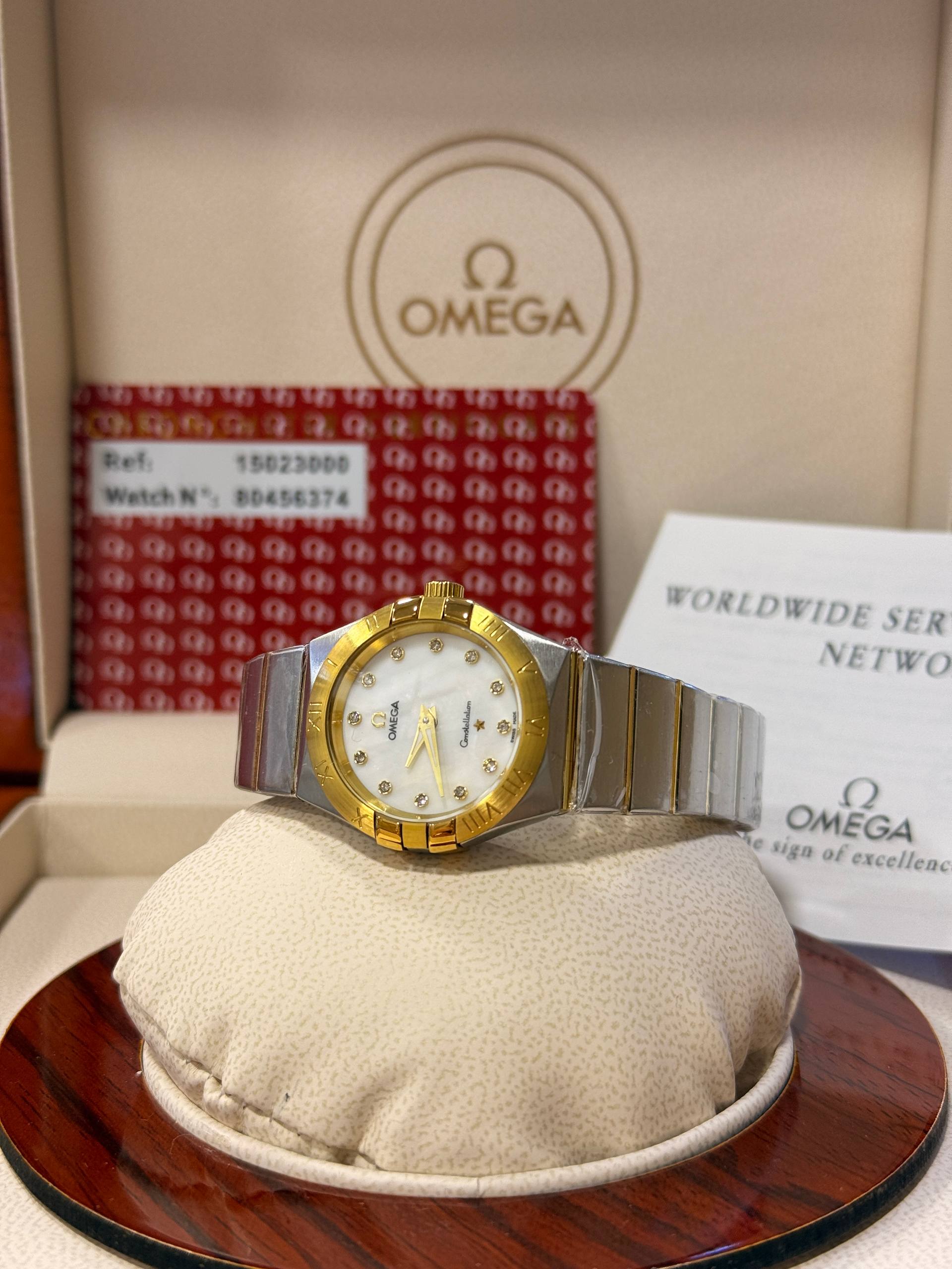 Omeg Constellation
25 mm, acier ‑ or jaune sur acier ‑ or jaune