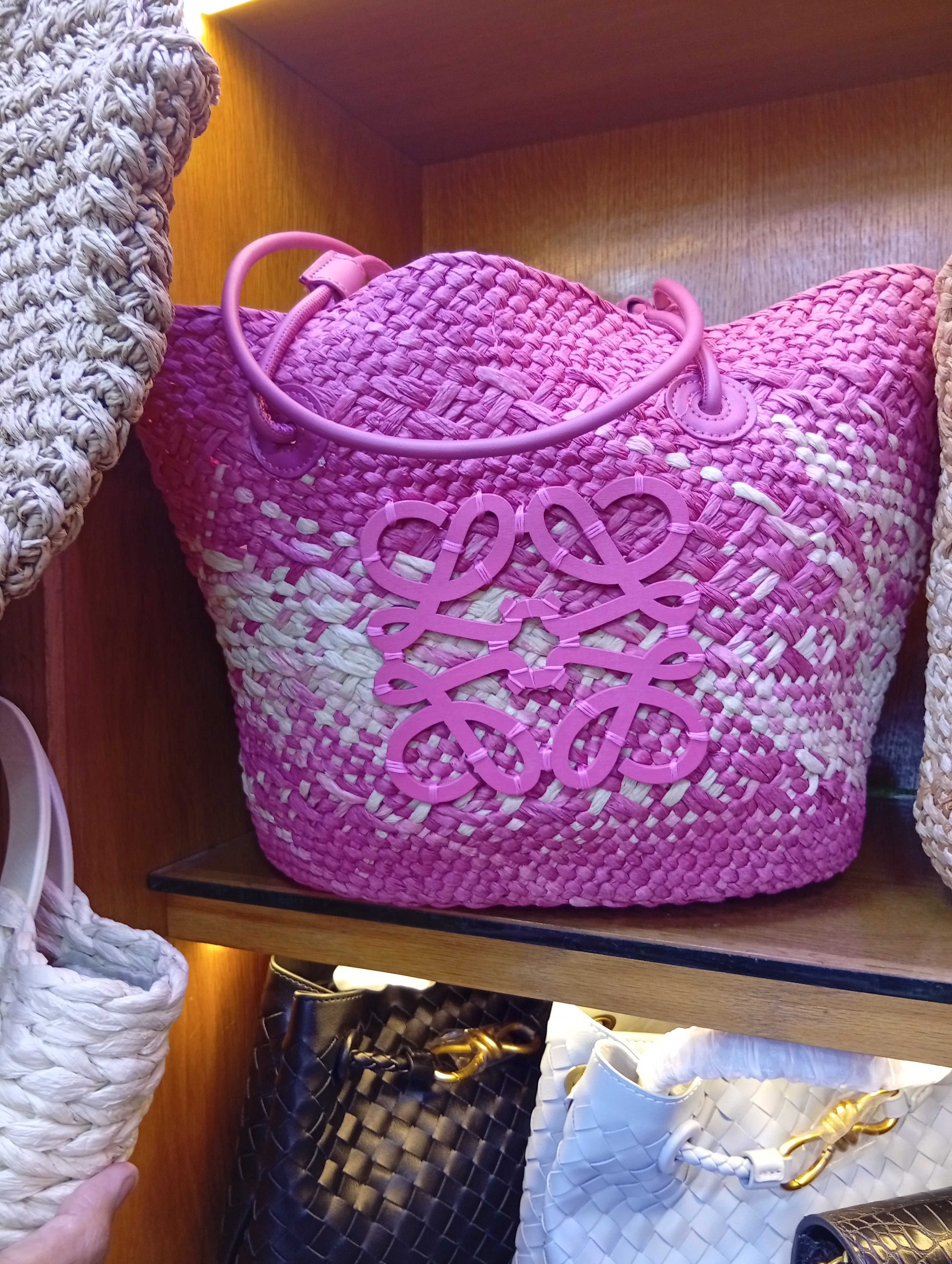 LÔËWE
Anagram Basket
Rose, Paille