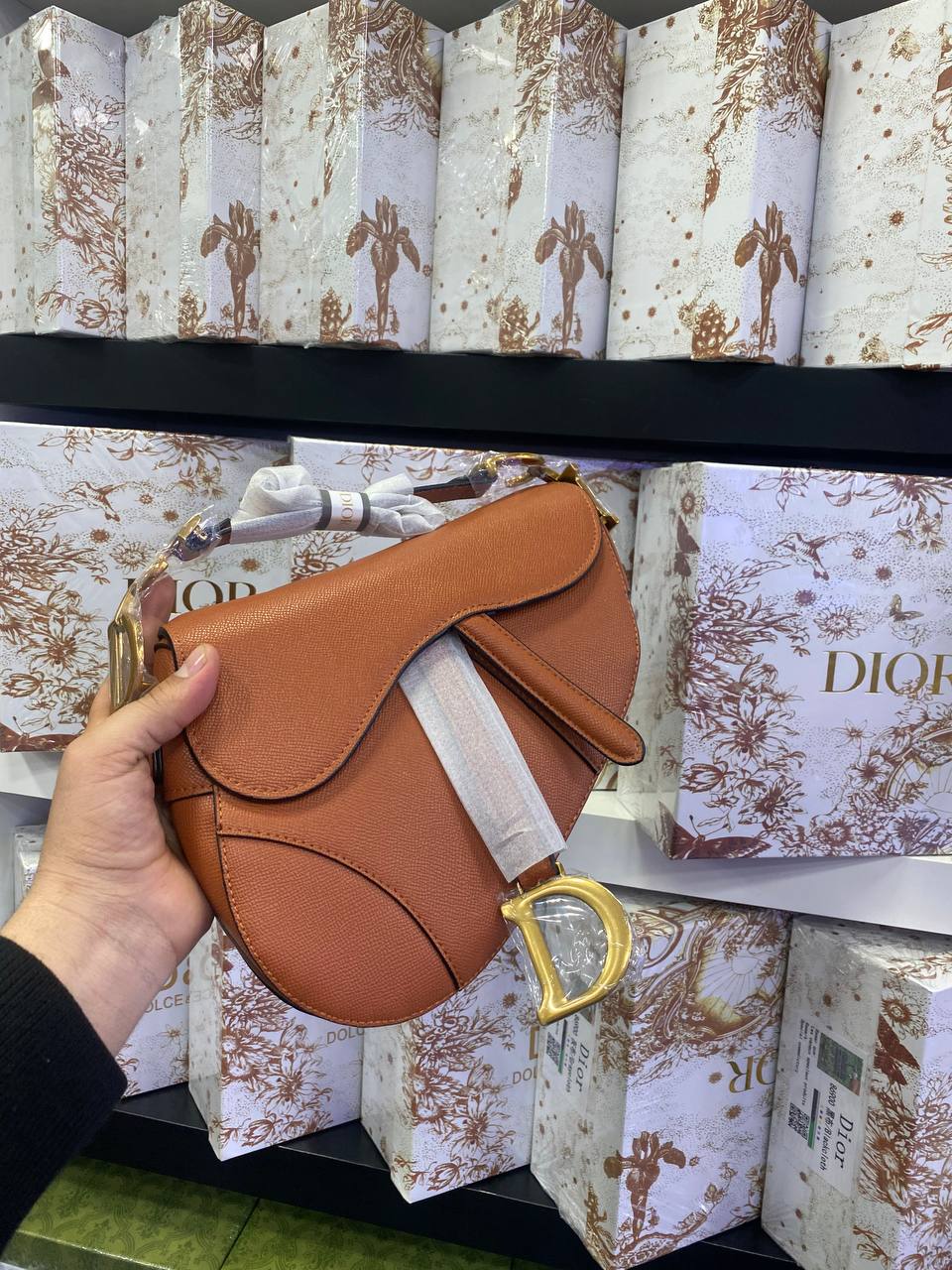 Sac Saddlê à bandoulière de
veau grainé couleur Golden Saddle