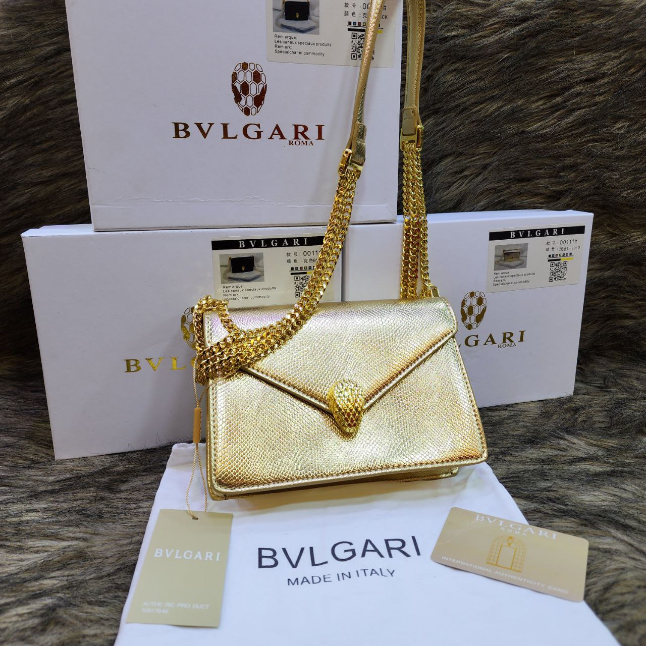 Bvlg@ri Sac bandoulière Serpenti exotique avec étiquette Doré