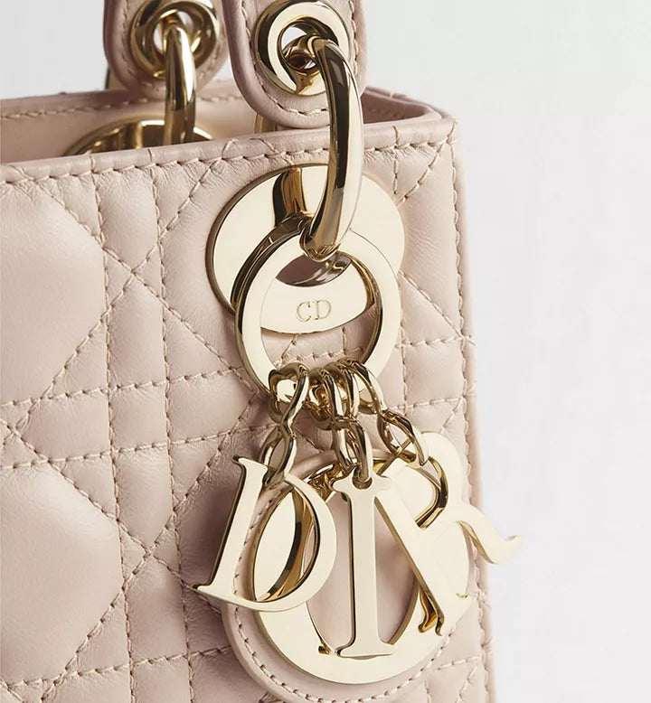 Sac Ladÿ Dior Mini
Cuir d'agneau Cannage beige poudre