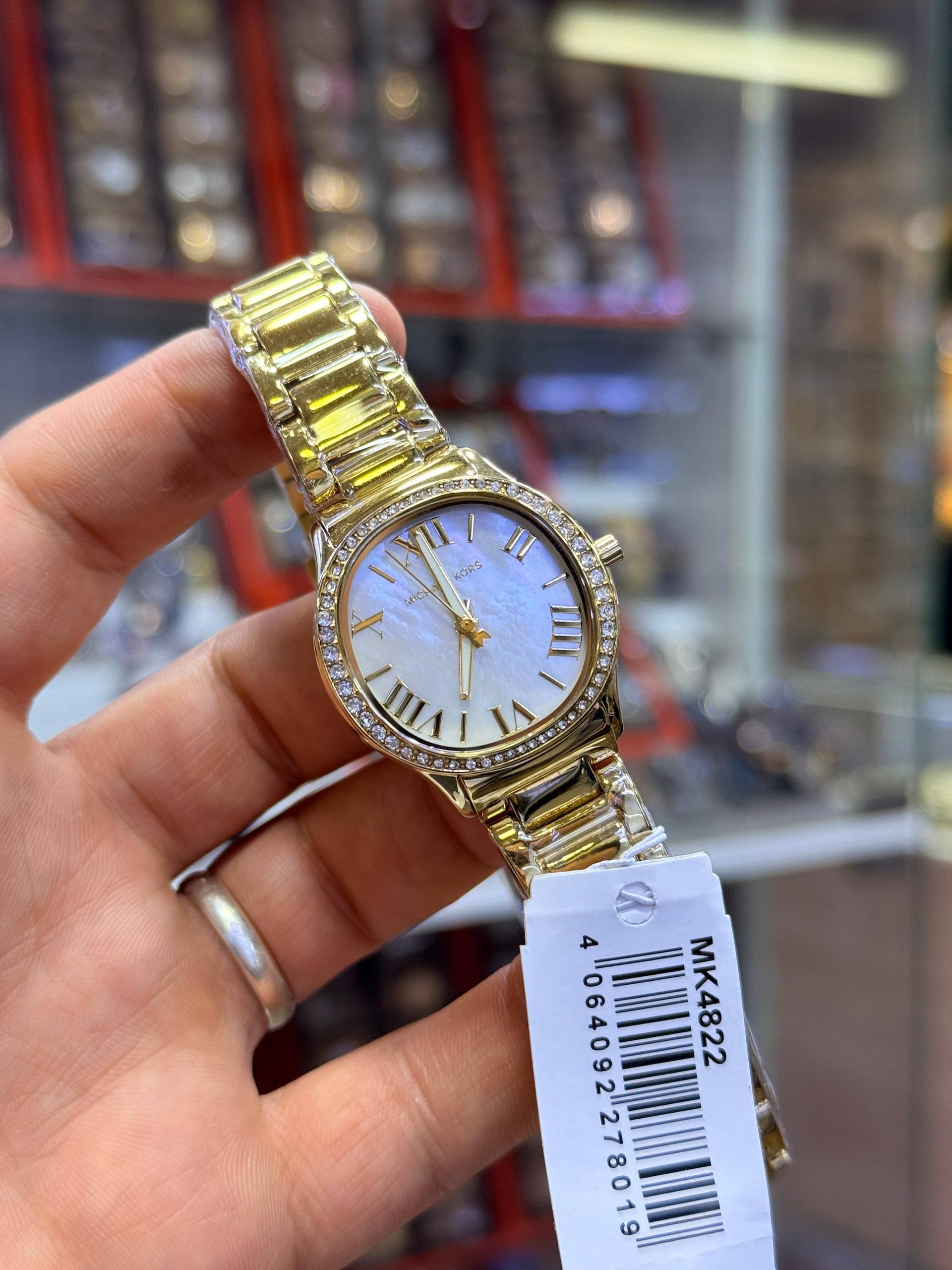 Michael Kors
Mini montre Sage dorée à pierres pavées