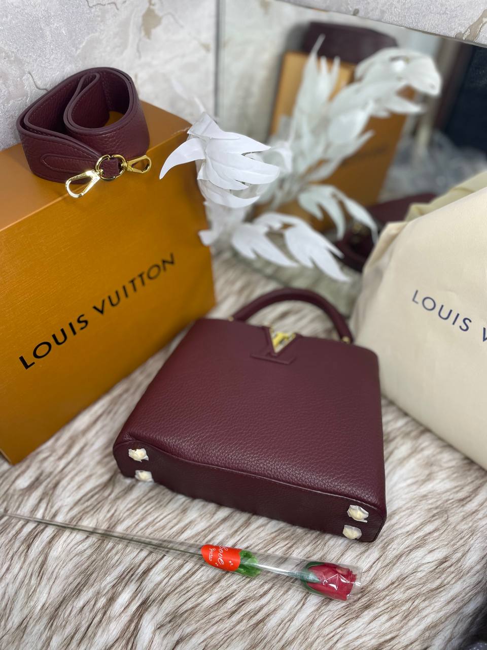 LV Sac Capucines Mini en cuir