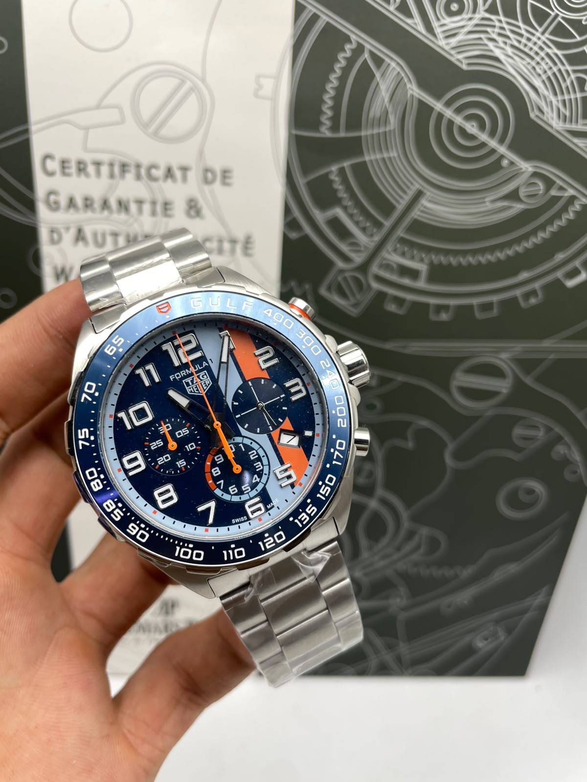 Montre TAG Heuer Formula 1 x Gulf Chronographe quartz cadran bleu bracelet acier 43 mm