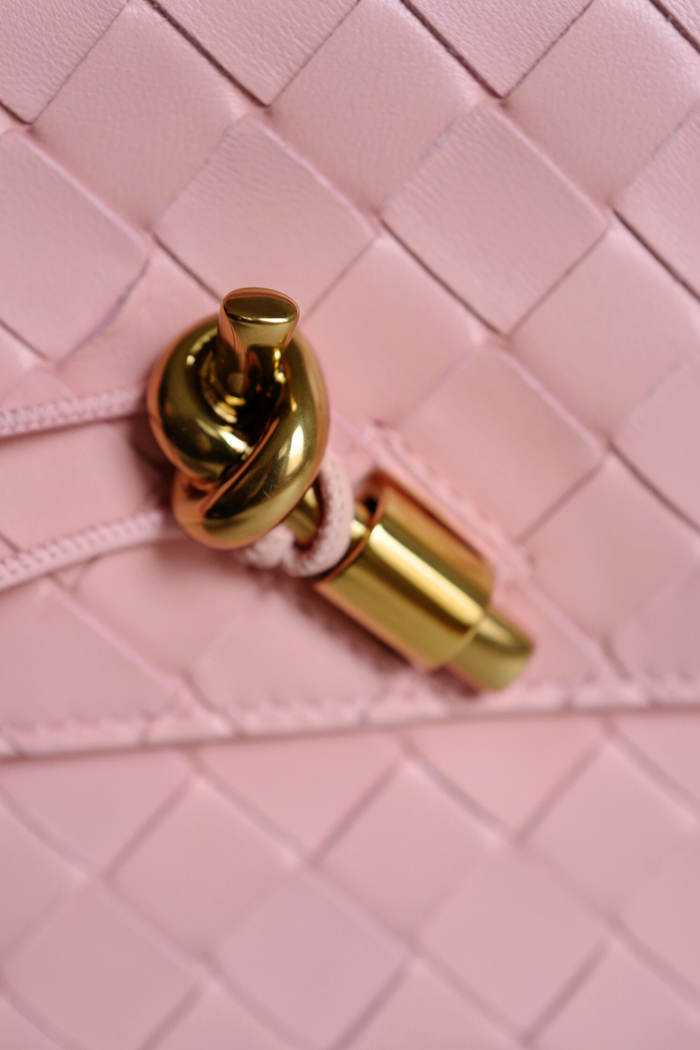 Bôttegã Vênetâ
Long Andiamo Clutch