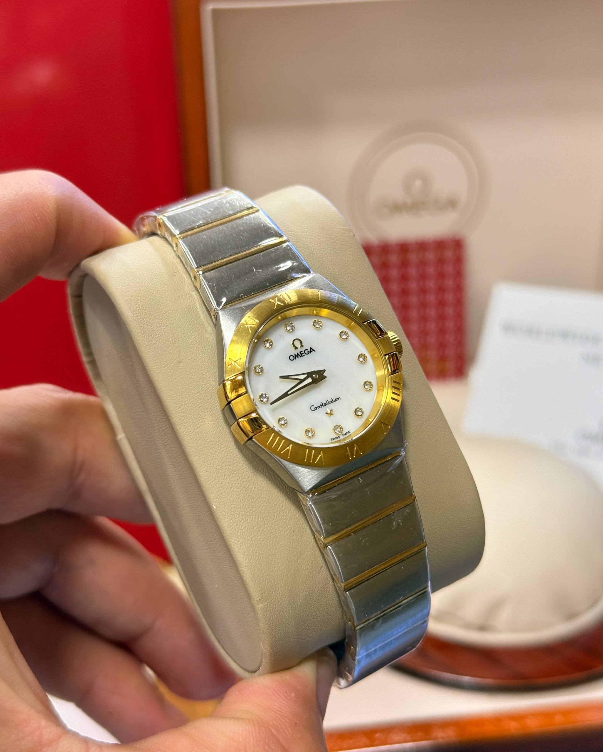 Omeg Constellation
25 mm, acier ‑ or jaune sur acier ‑ or jaune