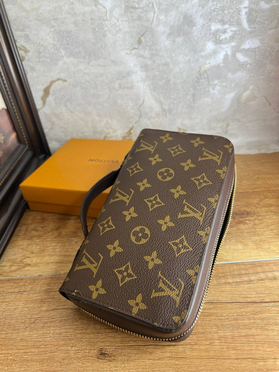 LV Petite maroquinerie Zippy XL
Marron