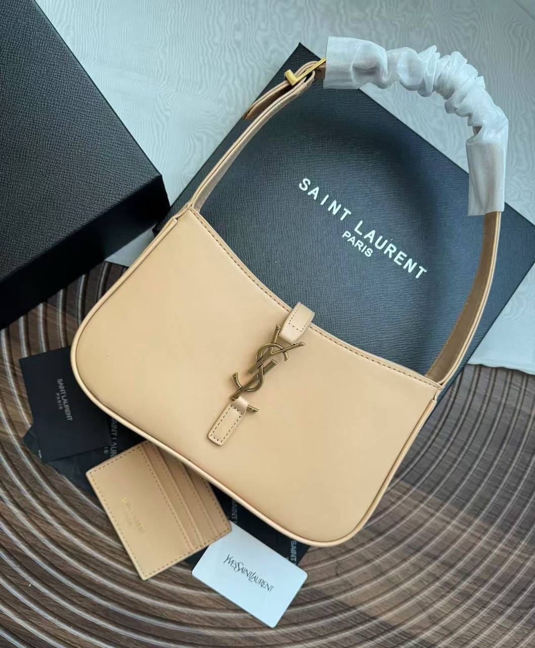 S@int L@urent
sac porté épaule Le 5 a 7 Bag de veau