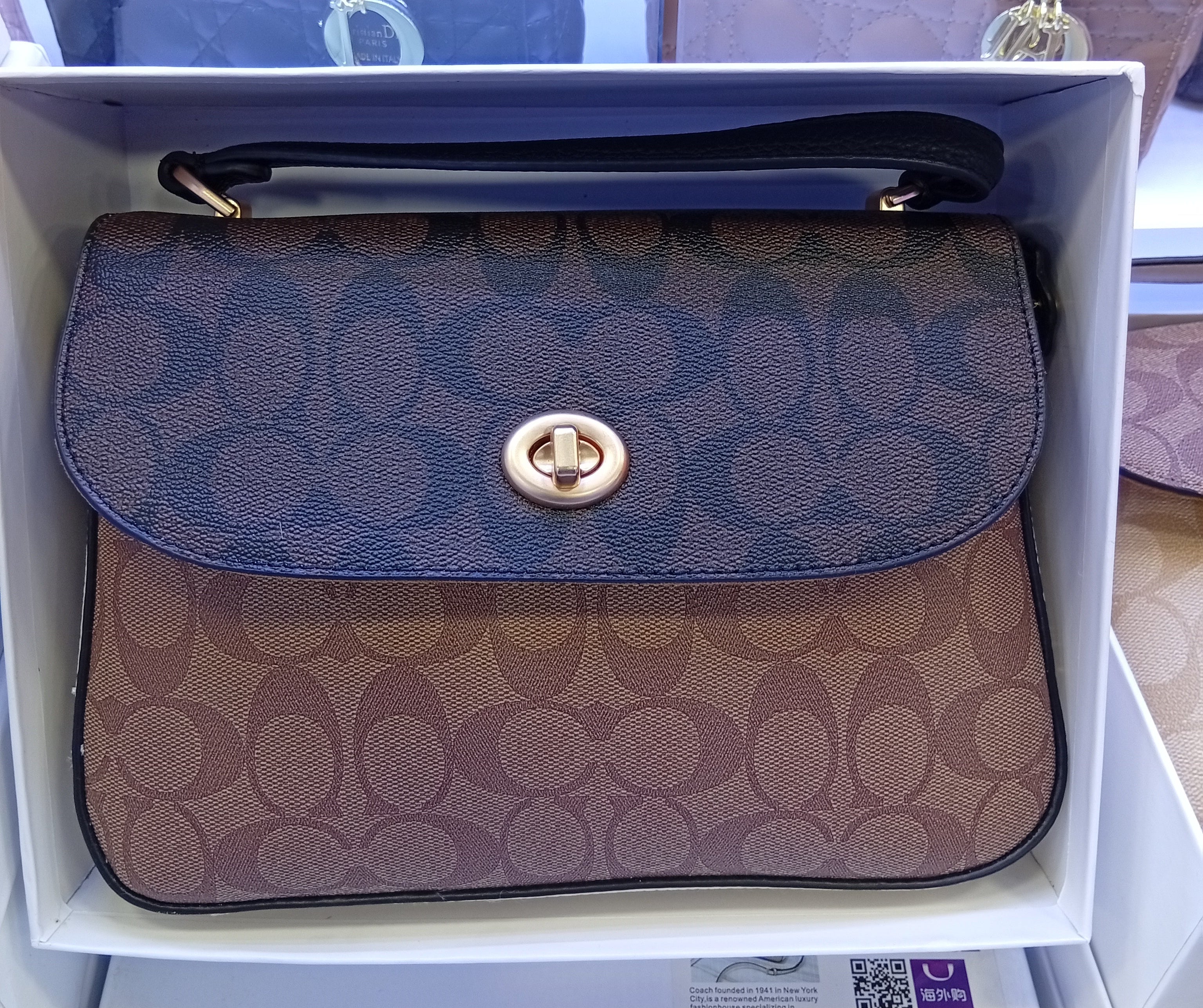 Sac à main Co@ch Marlie à poignée supérieure en toile à motif signature.