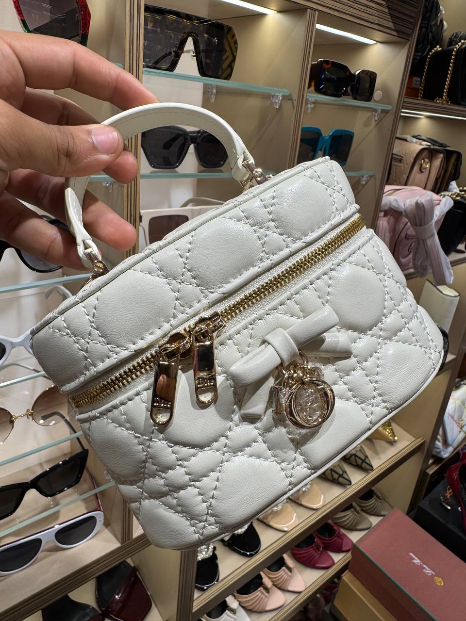 Dior Mini vanity
Cuir d'agneau Cannage