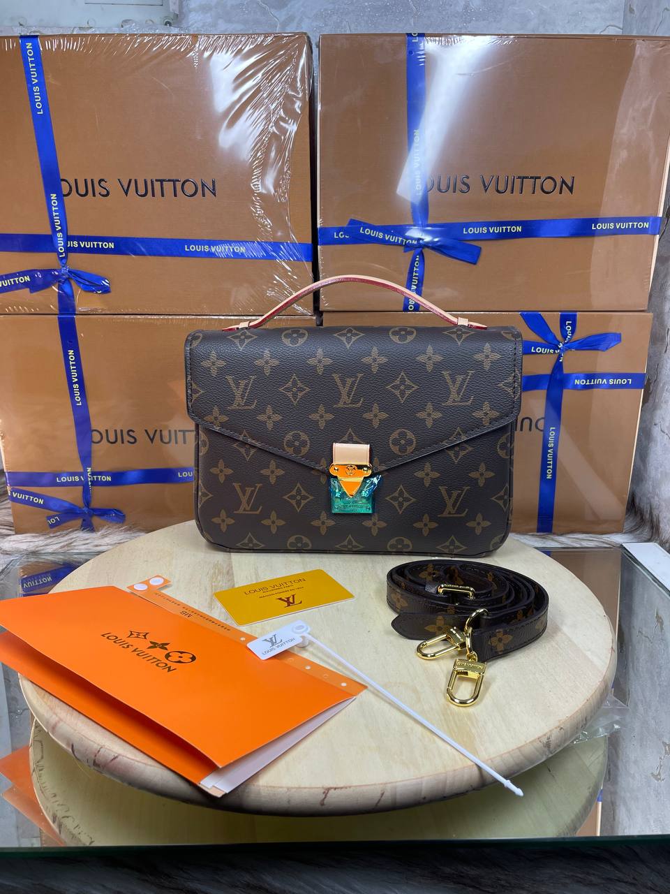LV Pochette Métis En cuir