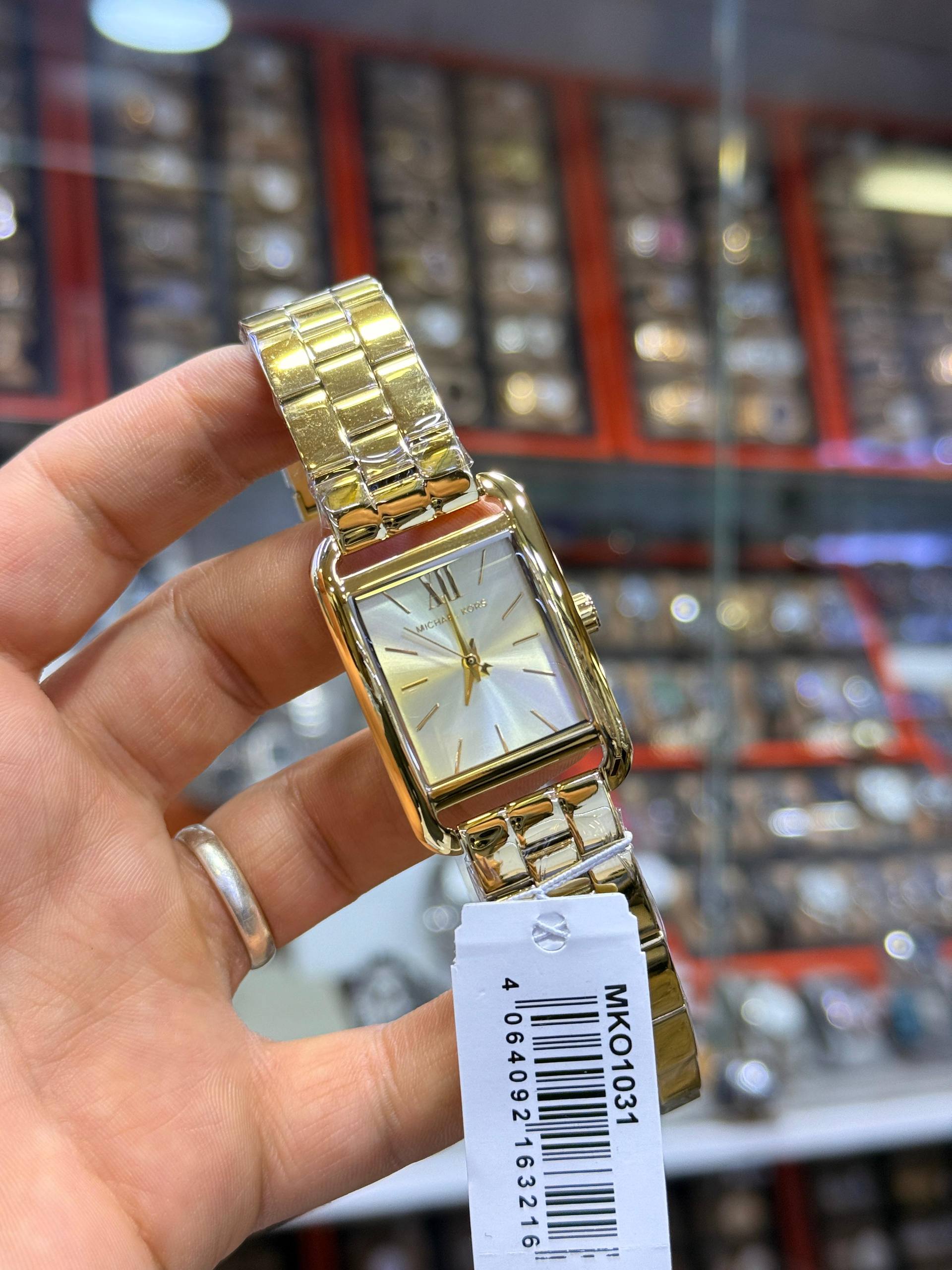 MK Outlet
Petite montre Monroe de ton or
