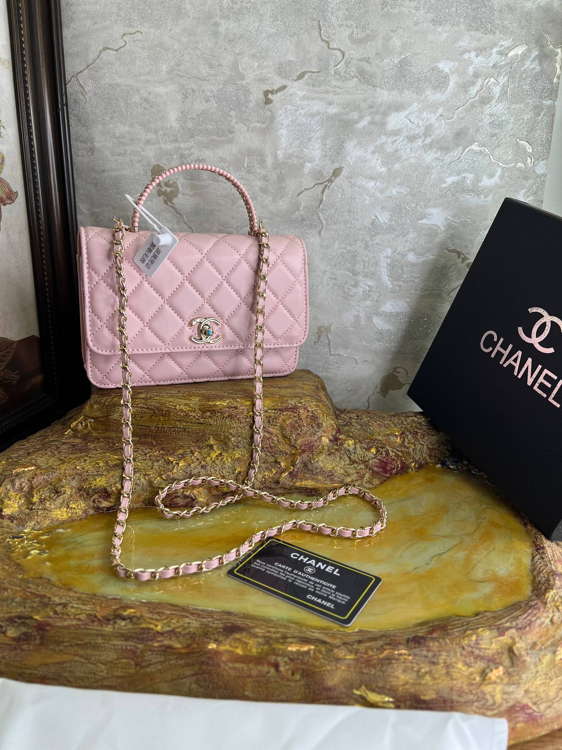 CH@NEL Mignon en rose Portefeuille à chaîne CH@NEL avec poignée supérieure