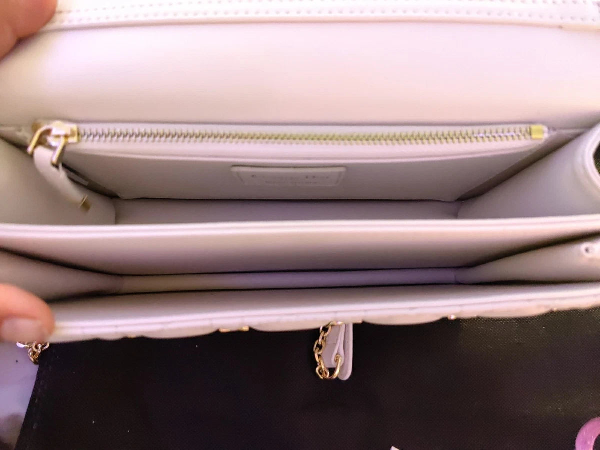 Mini sac My Diôr
d'agneau Cannage blanc et studs dorés Dior Cabinet de Curiosités