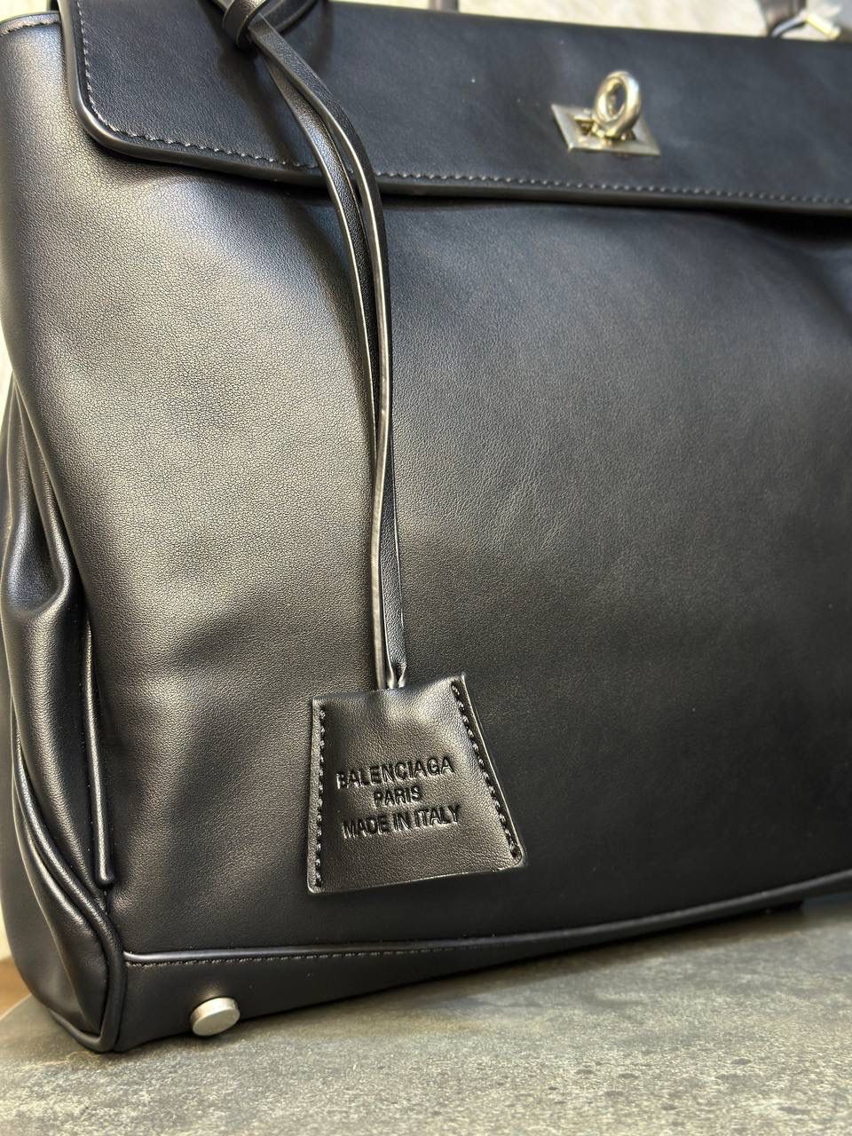 Bâlencïagâ Sac À Main Rodeo Moyen Avec Un Charm pour Femme en Noir