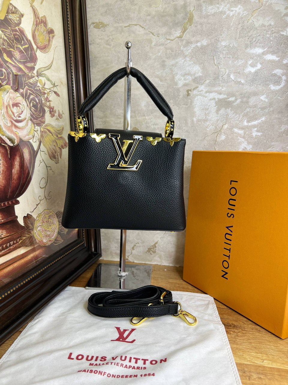 LV Sac Capucines BB