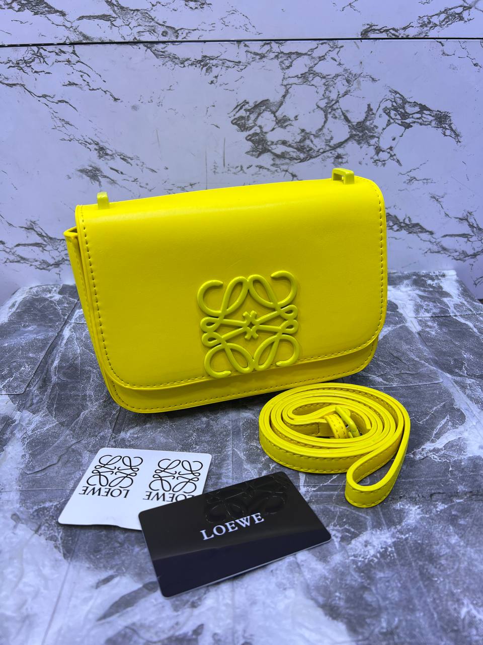 Lôëwe
goya small shoulder bag - Jaune