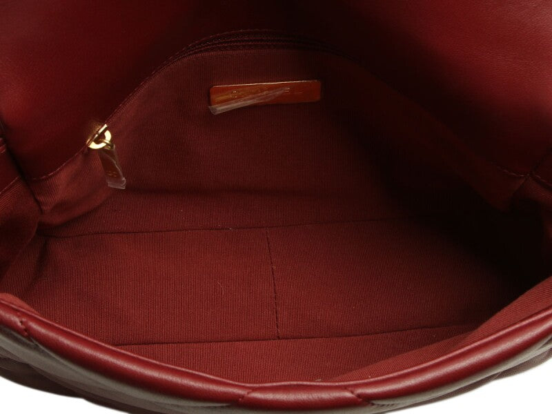 Chanel Sac à rabat « 19 » Medium en cuir d'agneau matelassé bordeaux