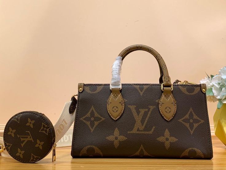 LV Cabas OnTheGo East West En cuir