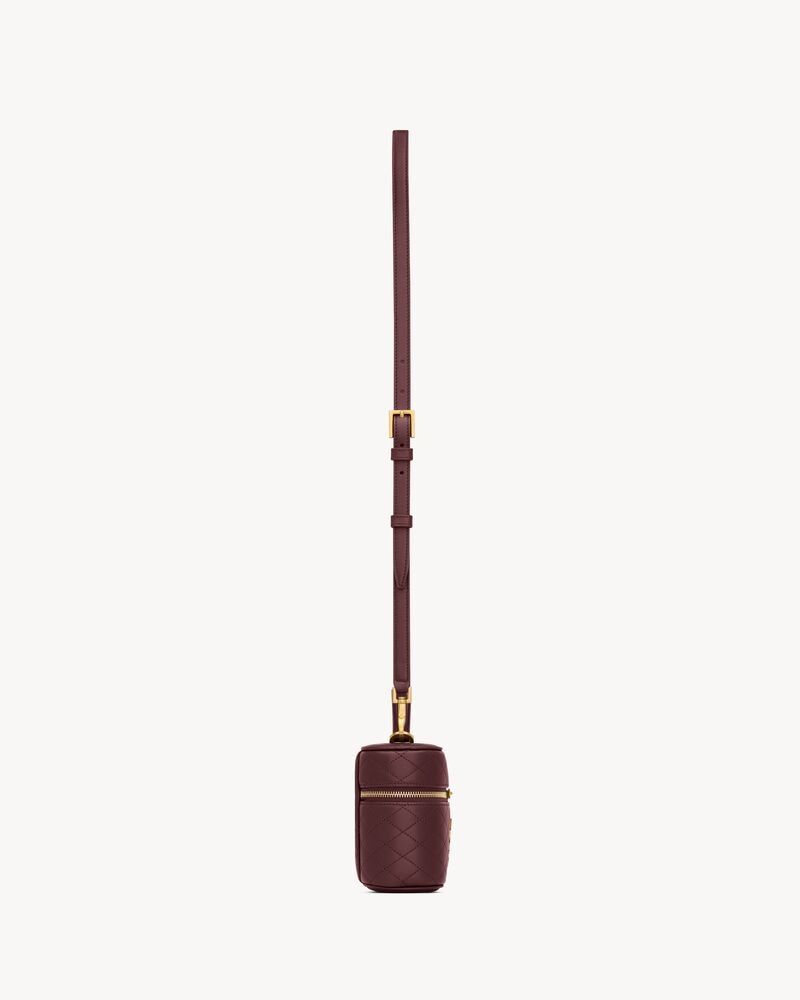 GABY VANITY EN CUIR D’AGNEAU
ROUGE CABERNET