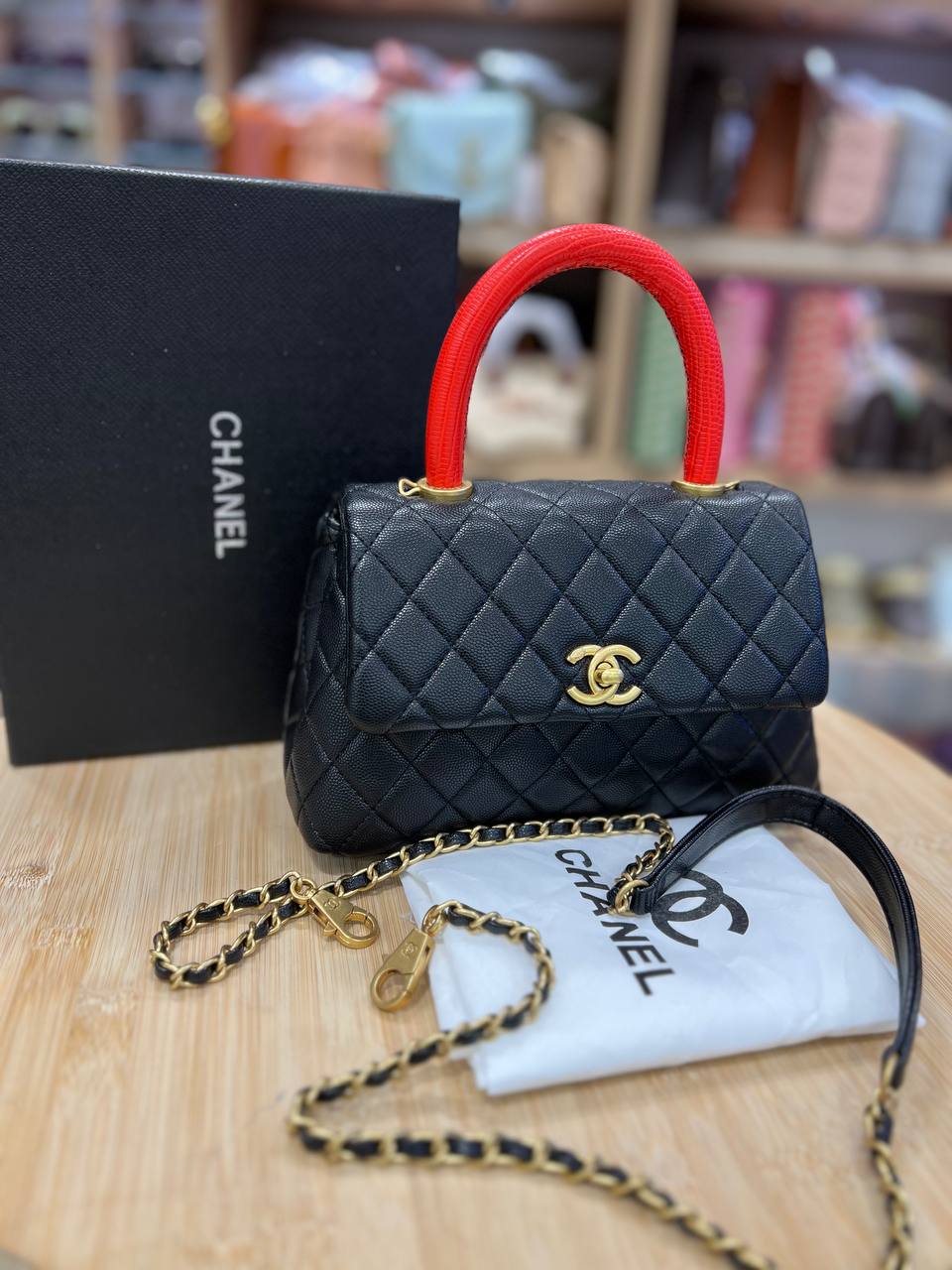 Coco Ch@nel - Petit sac à main à rabat en lézard caviar noir