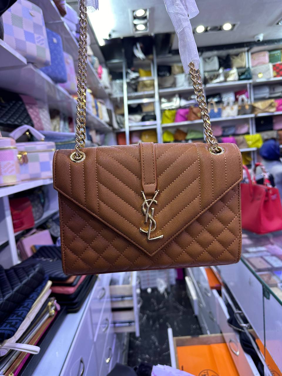 YSL ENVELOPE MEDIUM d’agneau MATELASSÉ
DARK CORK