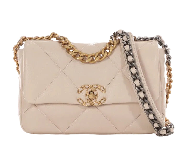 Chanel Sac à rabat Chanel 19 modèle moyen en cuir d'agneau matelassé écru, bijouterie mixte, 2022
