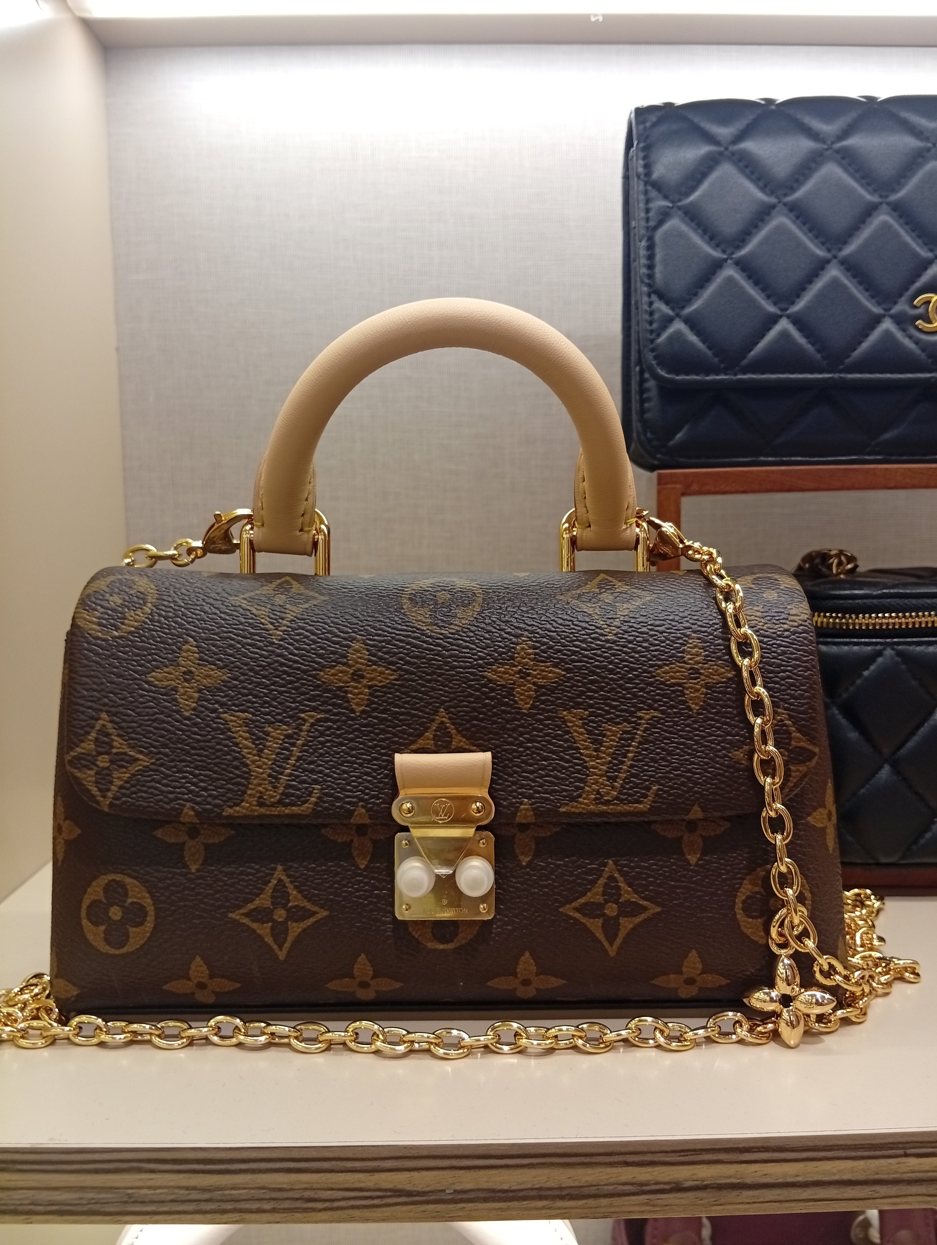 LV Sac Nano Madeleine