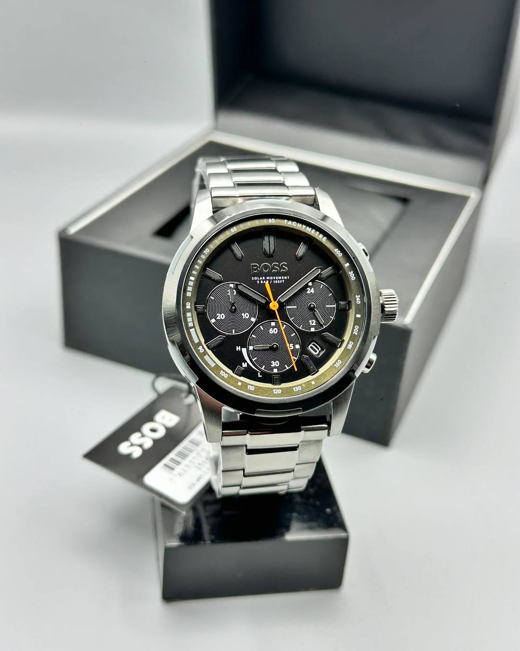 MONTRE CHRONOGRAPHE EN ACIER PLAQUÉ GRIS AVEC BRACELET À MAILLONS