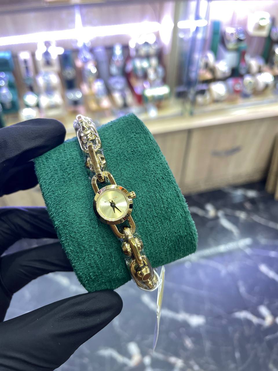 Mich@el Kors
Petite montre bracelet Astor dorée à maillons