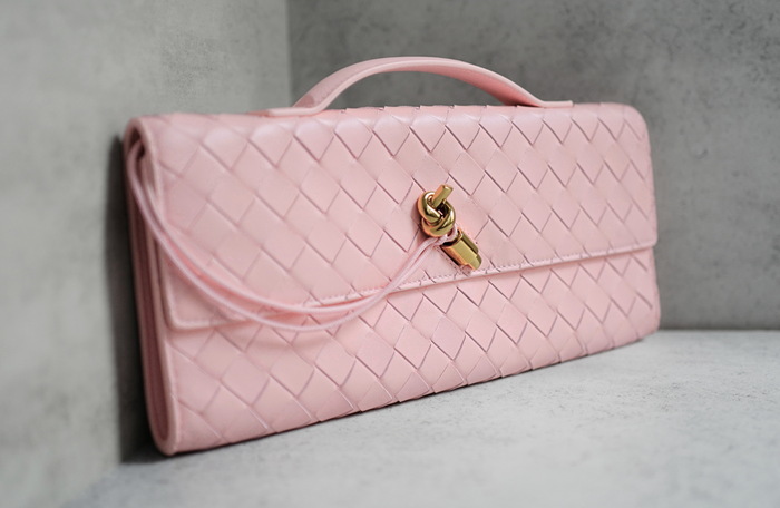 Bôttegã Vênetâ
Long Andiamo Clutch