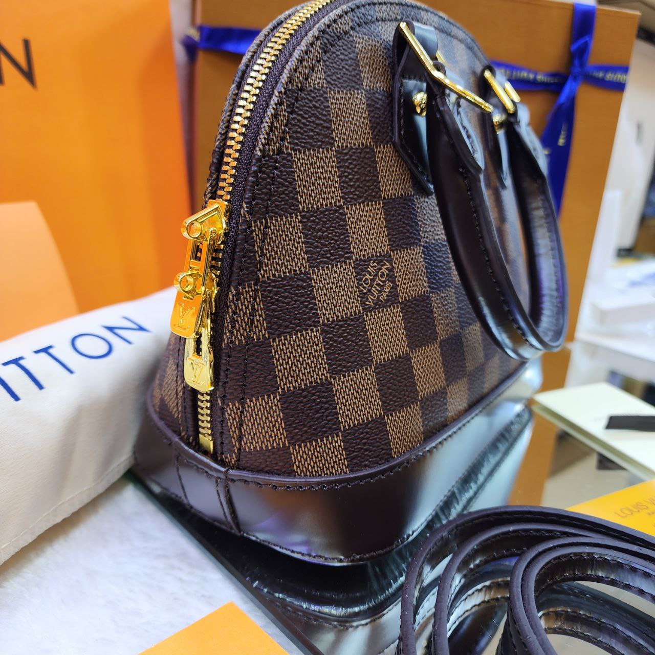 LV SAC À MAIN ALMA BB Damier en cuir