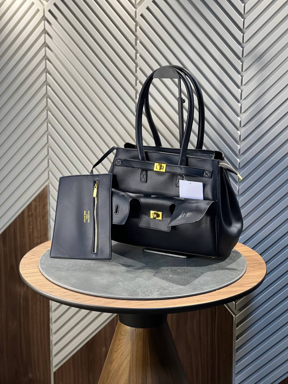 Bâlencïagâ Sac Carry All Bel Air Mini pour Femme en Noir