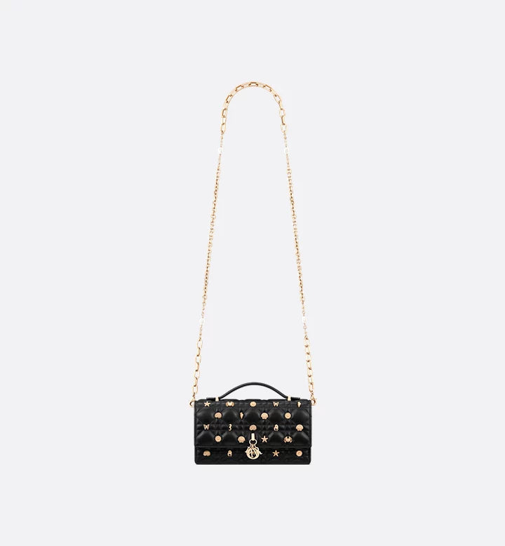 Mini sac My Diôr
d'agneau Cannage noir et studs dorés Dior Cabinet de Curiosités