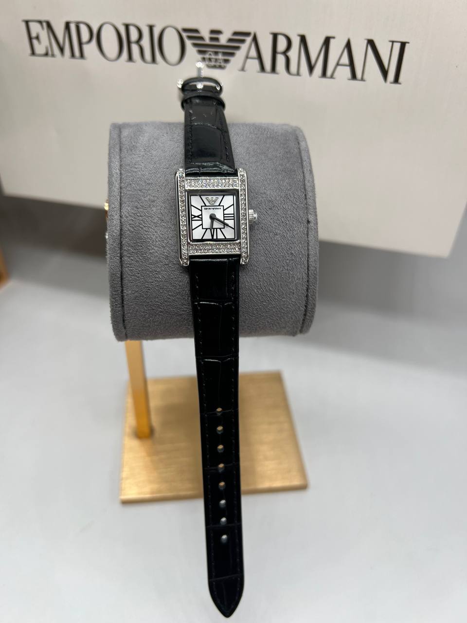 Emporio Armani Montre à deux aiguilles en cuir noir