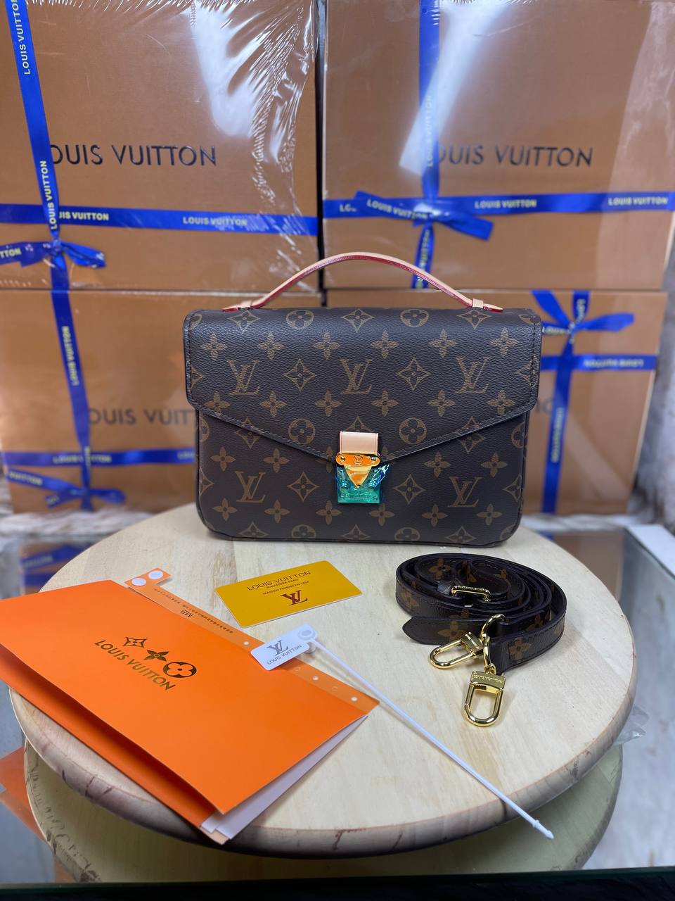 LV Pochette Métis En cuir