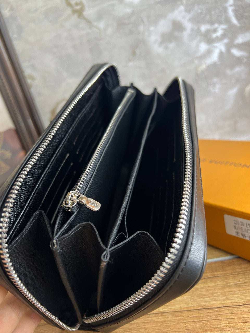 LV Pochette Louis Vuitton en toile damier graphite et noir