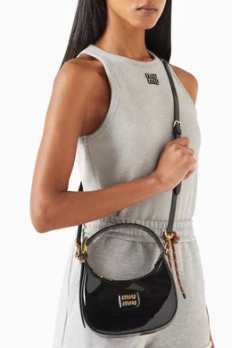 MIÜ MIÛ Petit sac hobo verni