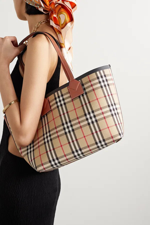 BURBERRY Cabas en toile à carreaux