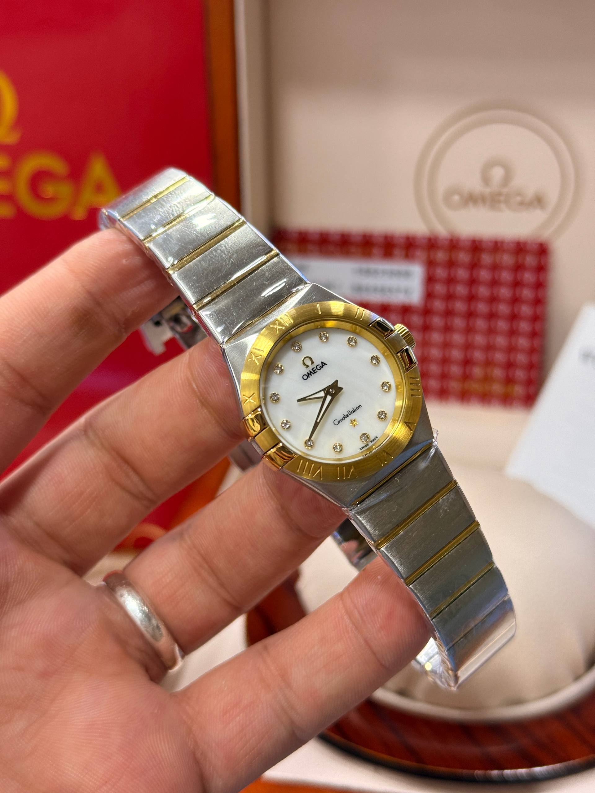 Omeg Constellation
25 mm, acier ‑ or jaune sur acier ‑ or jaune